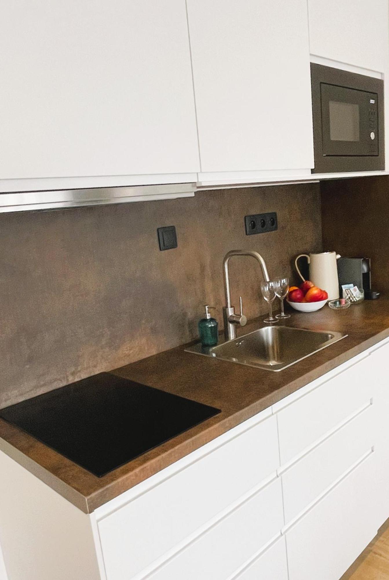 Apt 100 Prague Luaran gambar