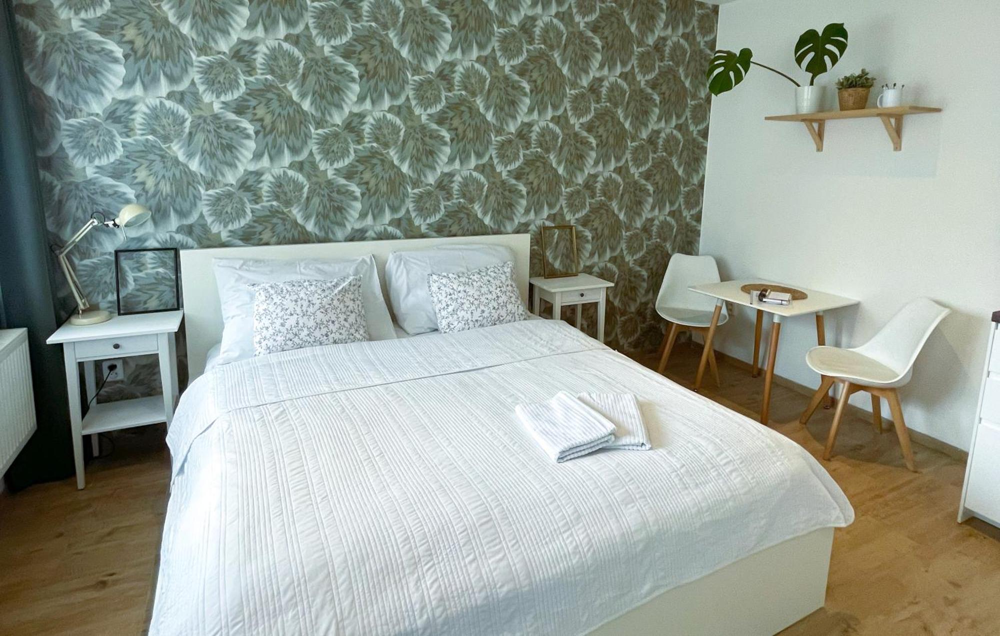 Apt 100 Prague Luaran gambar
