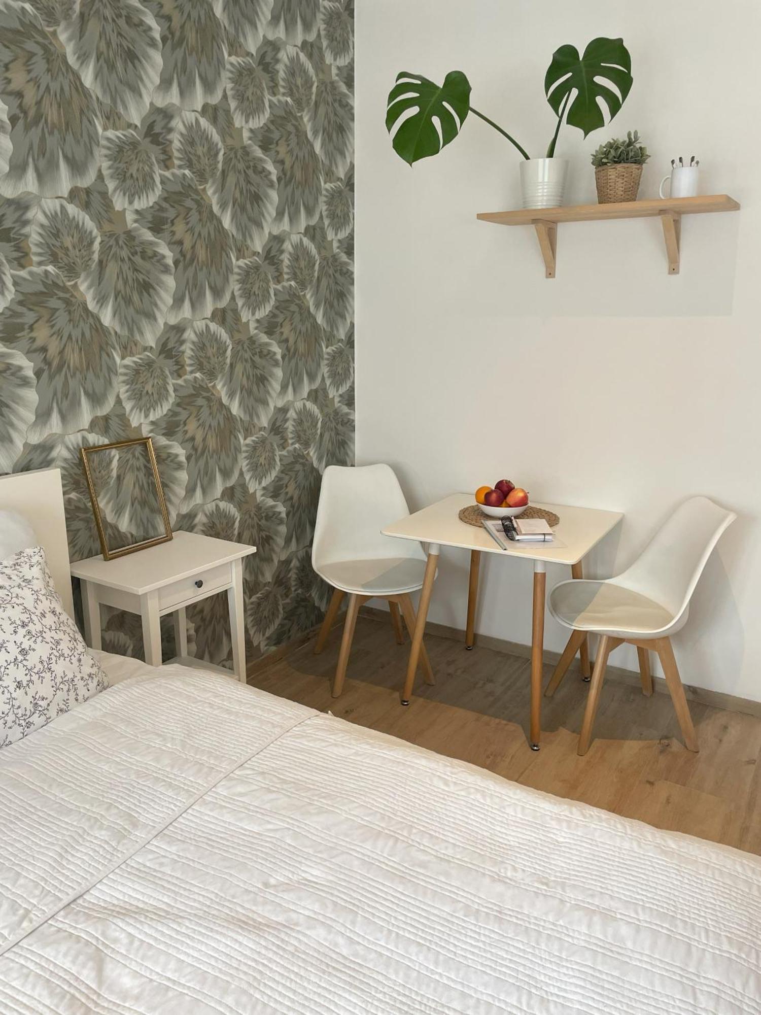 Apt 100 Prague Luaran gambar